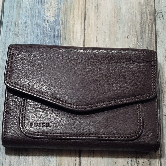 Fossil Handbags - ✨️2XHP✨️Fossil Leather Wallet.